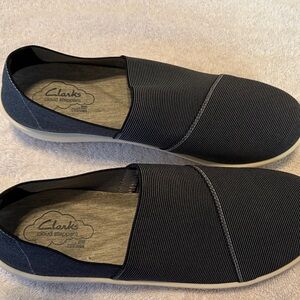 Clarks Coudstepper Breeze Slip-On Loafers in Navy and Grey